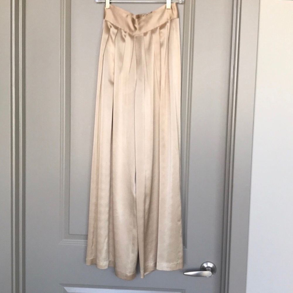 Gold Carmen Marc valvo